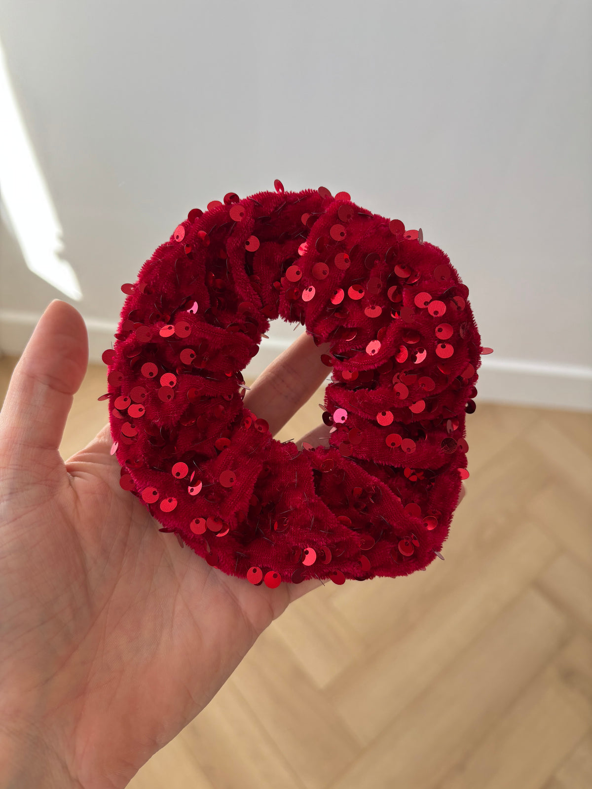 Chouchou à sequins rouges