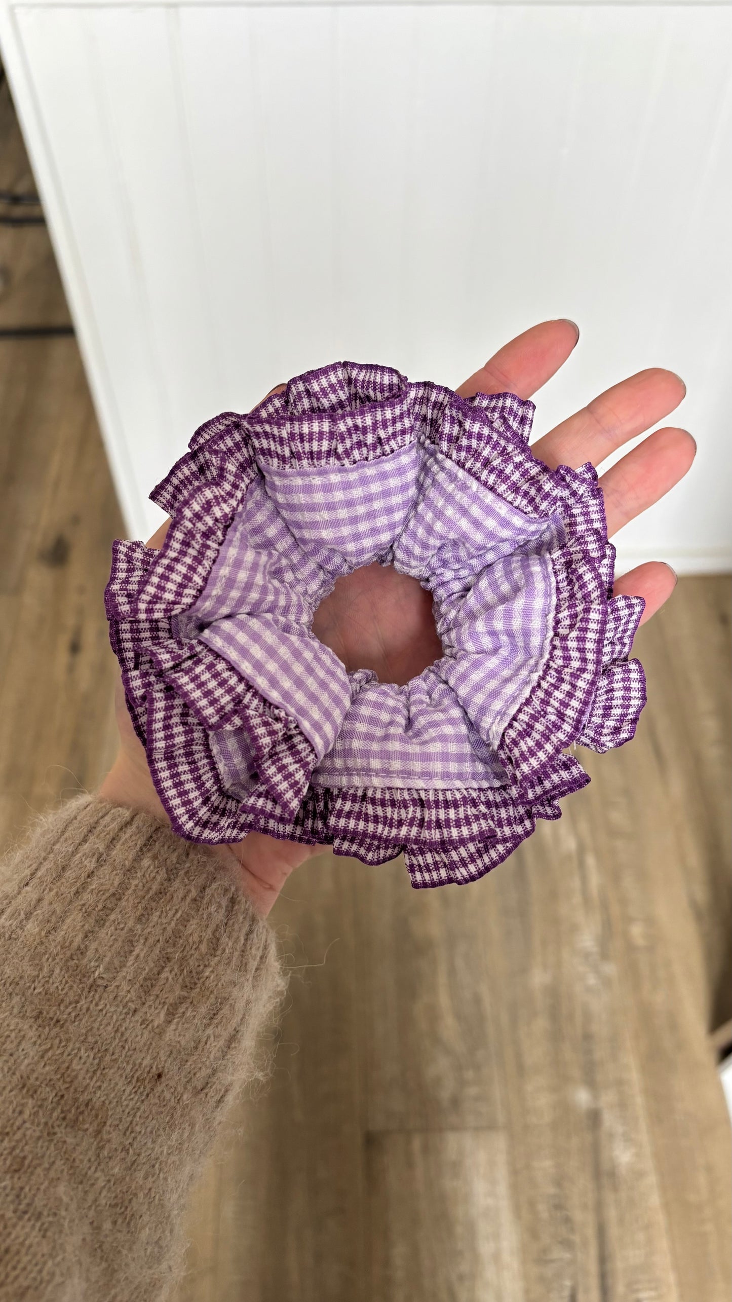 Grand chouchou à froufrous violet