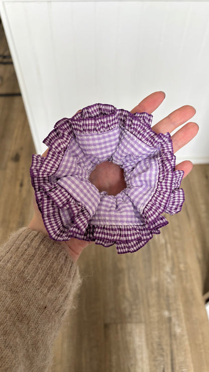 Grand chouchou à froufrous violet