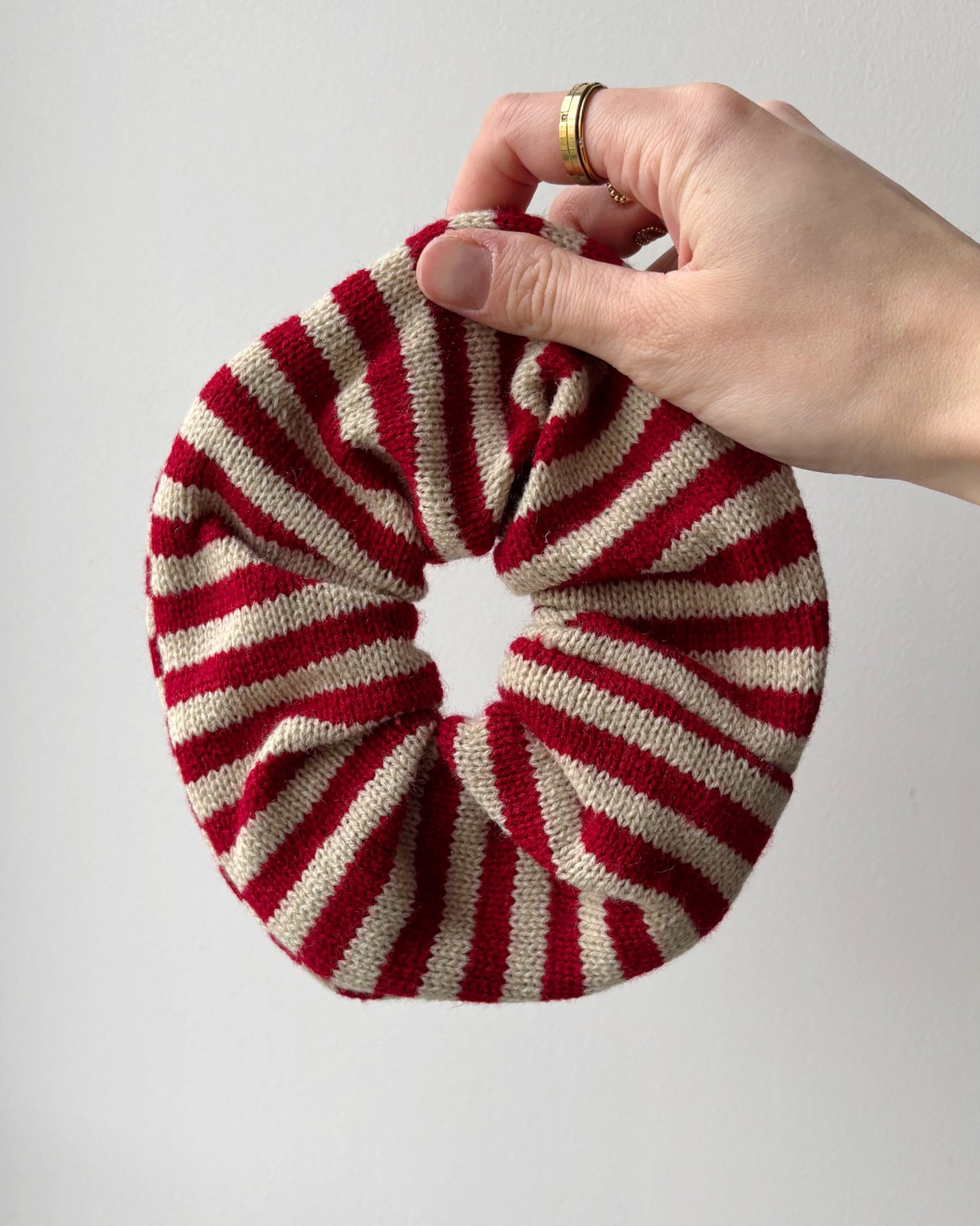 Grand chouchou à rayures rouge & beige