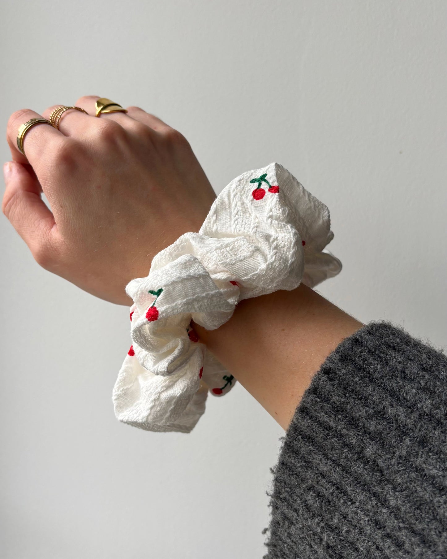 Chouchou blanc motif cerises