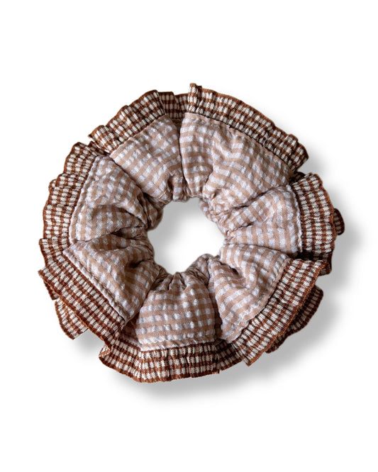 Grand chouchou à froufrous marron