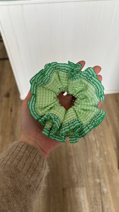 Grand chouchou à froufrous vert