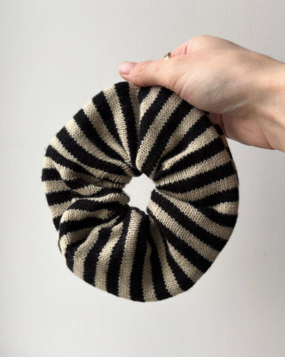 Grand chouchou à rayures noir & blanc