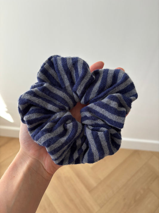 Grand chouchou à rayures bleues