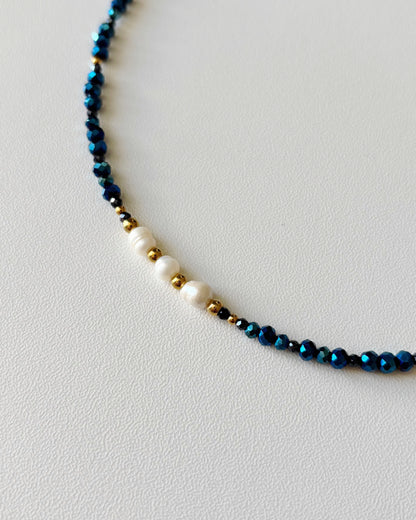 Collier de perles Elsie bleu foncé